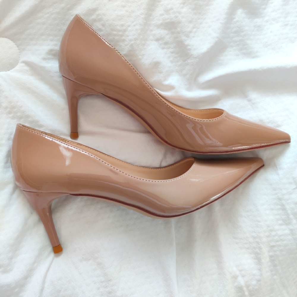 NWOT Muyindu Pointed Toe Heels